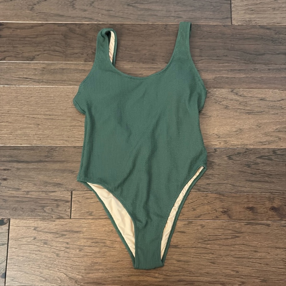 BNWT women’s low back one piece swimsuit